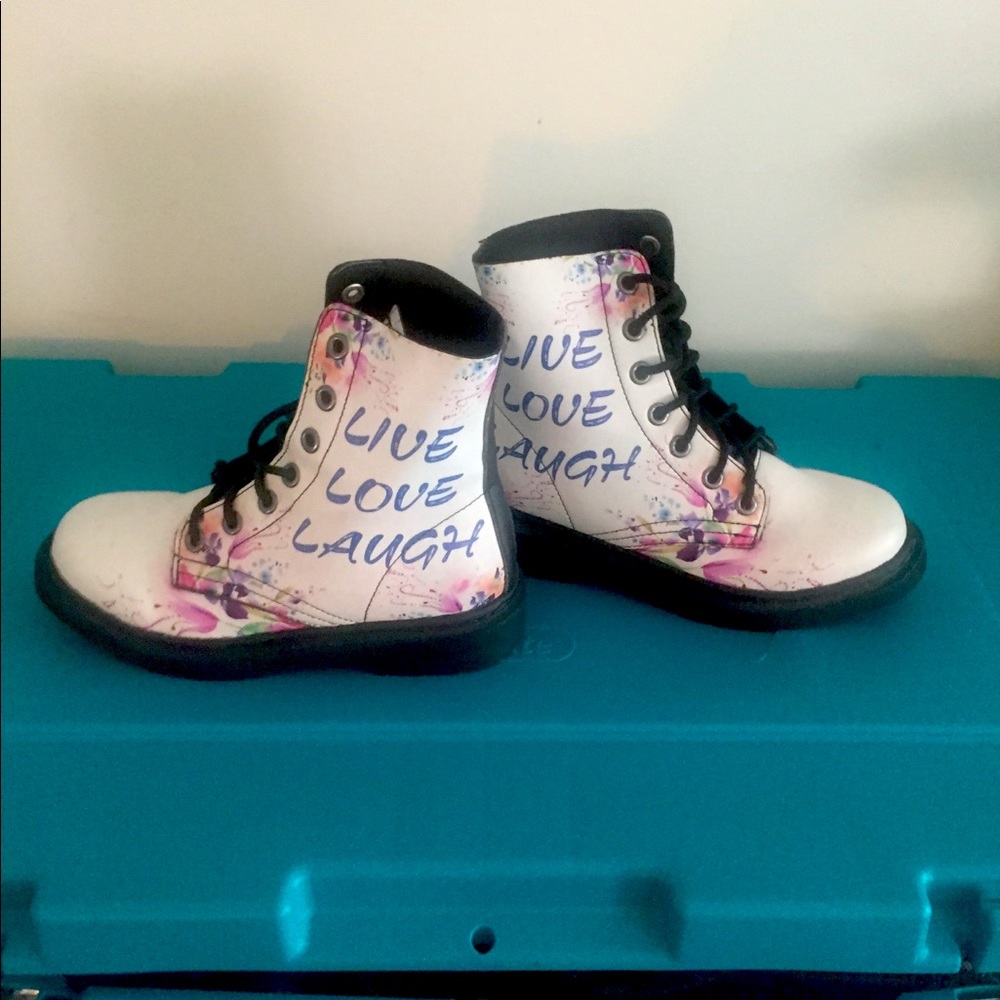 Yes we vibe 100% vegan leather boots.